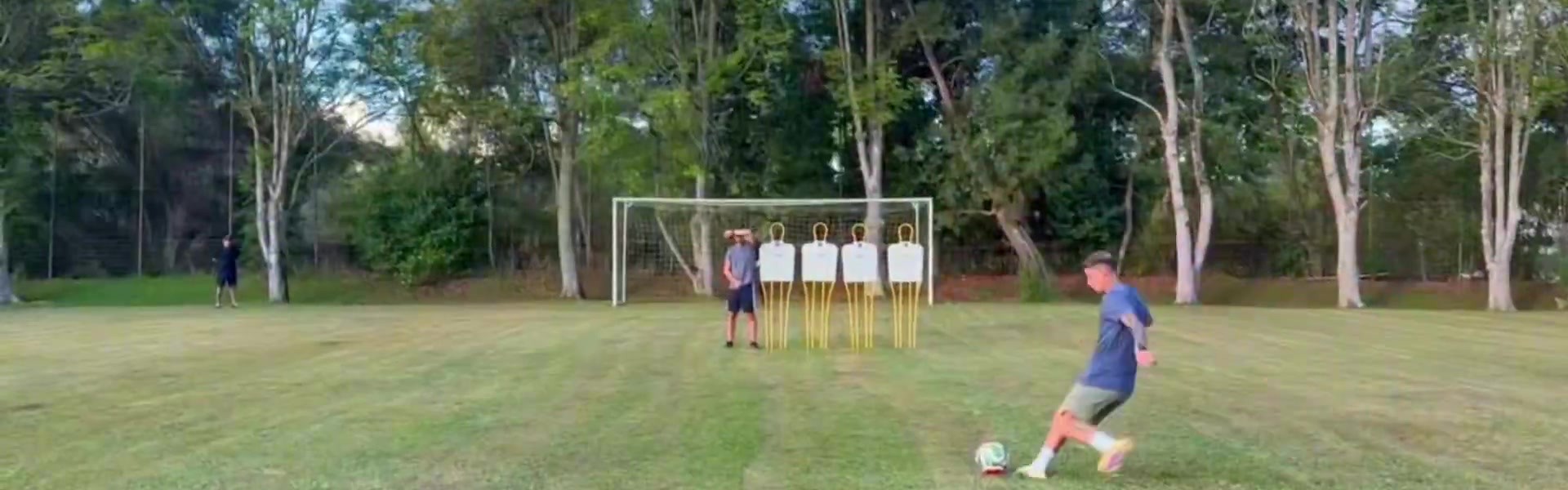 开云官方网-秀脚法！34岁J罗晒任意球连续破门视频，目前尚未找到新球队